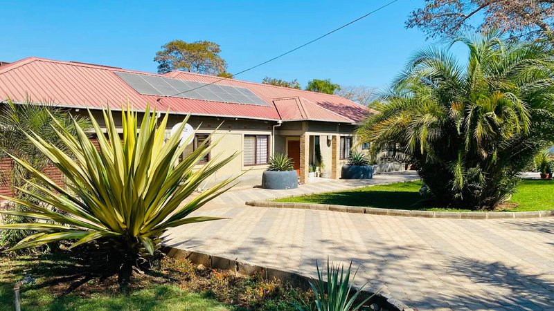 CHILANGA| SPACIOUS 4-BEDROOM HOUSE WITH A POOL|1.8 ACRE LAND EXT|FOR RENT|K15,000