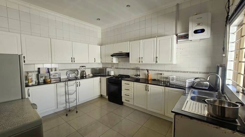 NEAR MANDAHILL|FULLY FURNISHED THREE (3) BEDROOM FLAT FOR RENT|$1,300