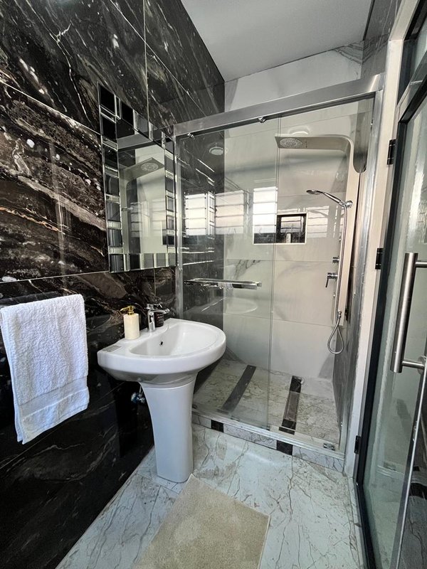 SALAMA PARK|EXQUISITE FULLY FURNISHED TWO (2) BED APARTMENT|RENT|K2,500 PER DAY